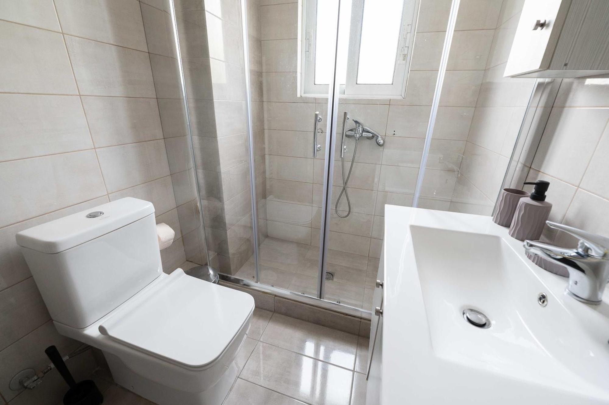 Modern Spacious Apartment Located In 피레아스 외부 사진