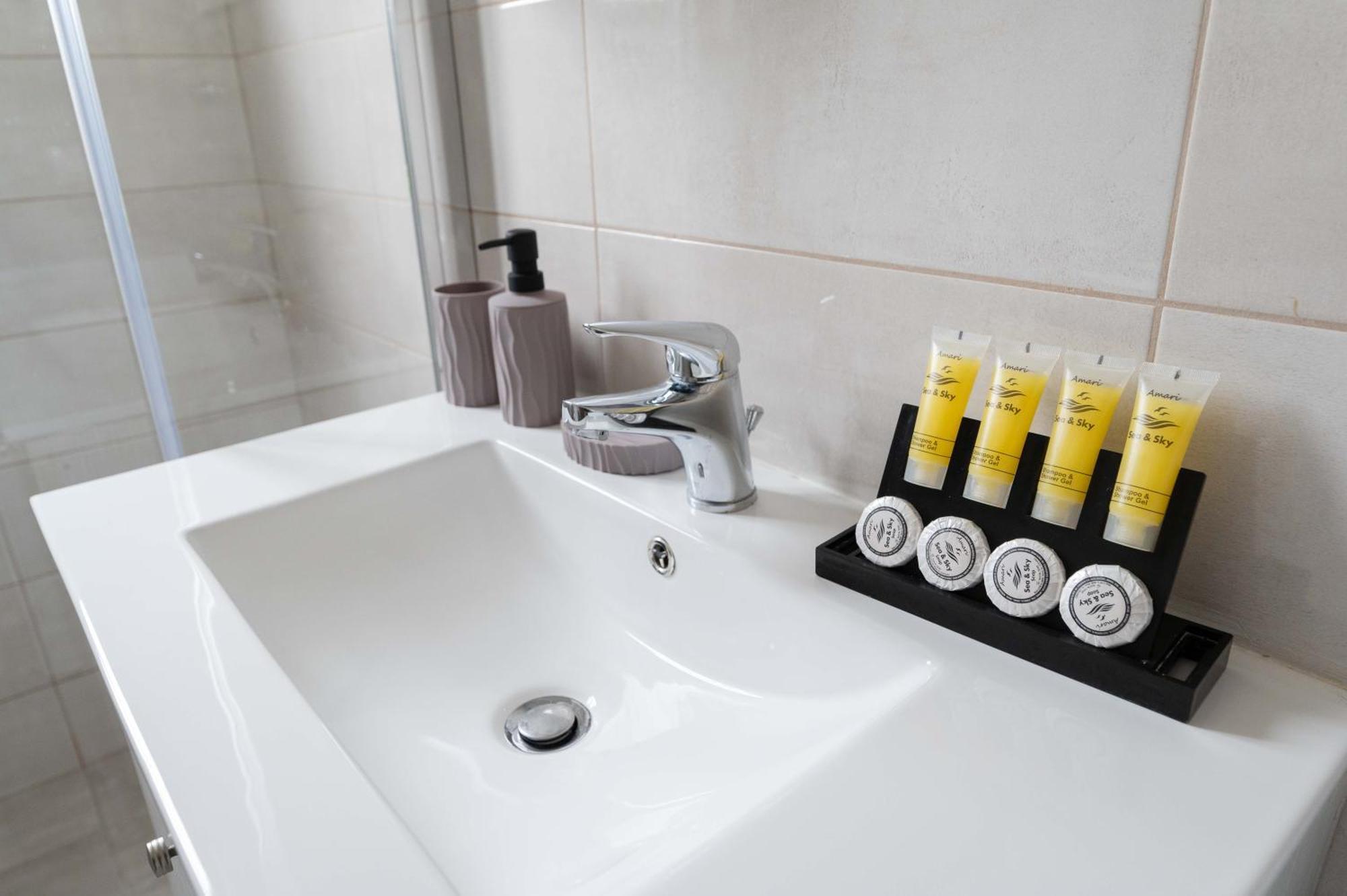 Modern Spacious Apartment Located In 피레아스 외부 사진
